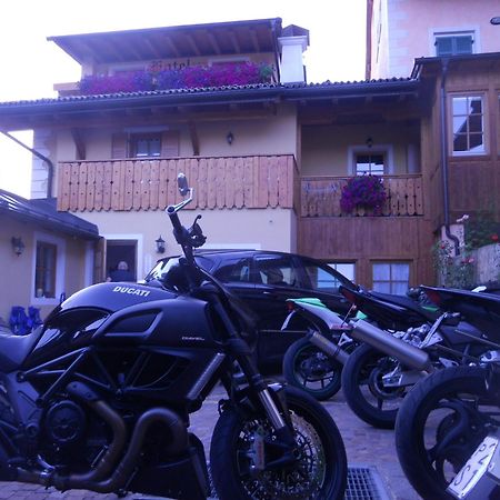Hotel Garni Salvanel Cavalese Exterior foto