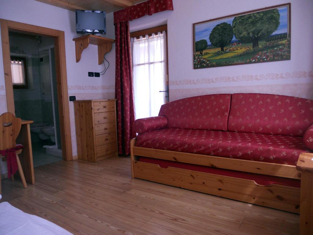 Hotel Garni Salvanel Cavalese Habitación foto