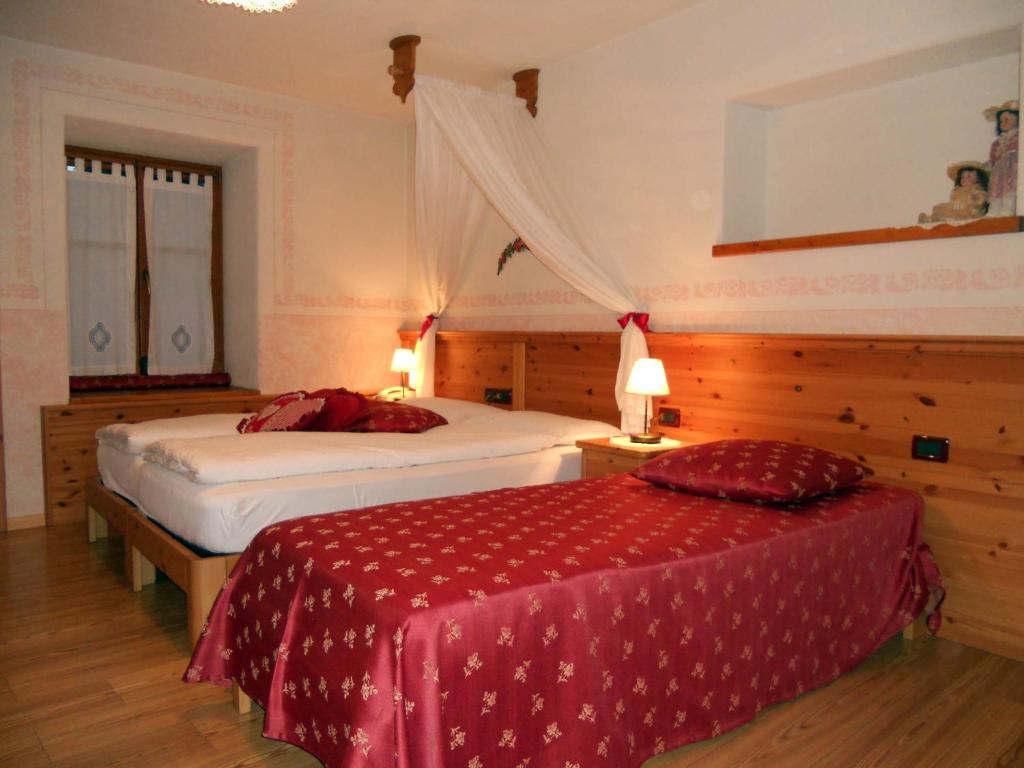 Hotel Garni Salvanel Cavalese Habitación foto