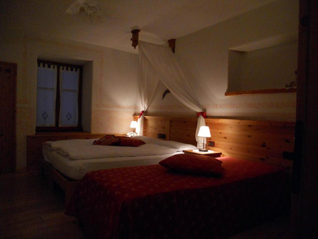 Hotel Garni Salvanel Cavalese Habitación foto